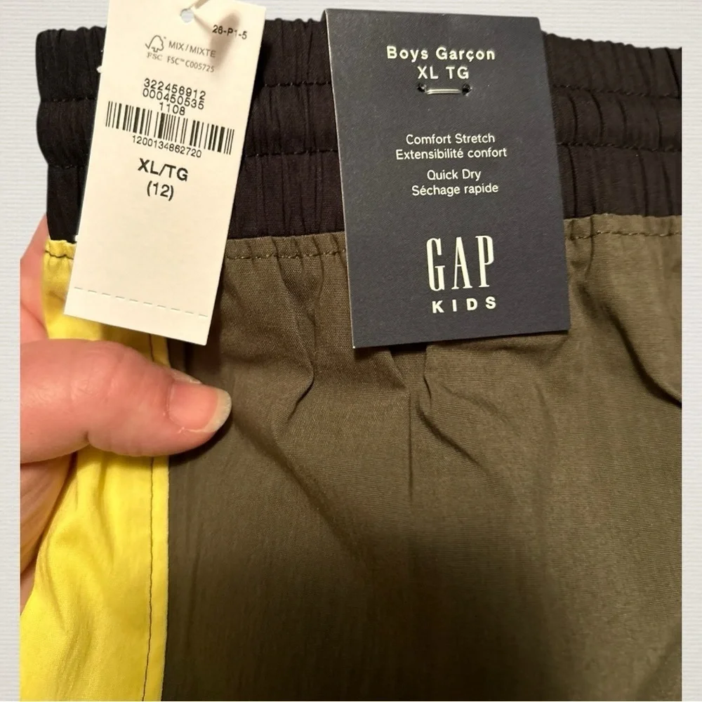 Zoom into Summer! 🚀 Gap Kids XL Quick-Dry Shorts
